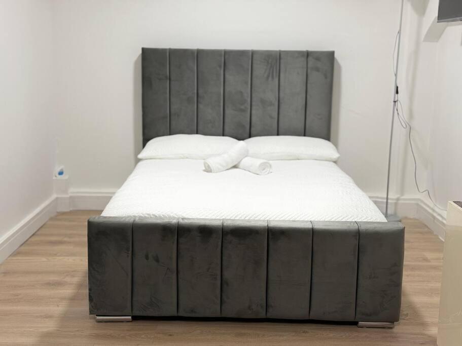Modern 1 Bedroom - 5 Min Walk From Princess Street Eb1 Edimburgo Exterior foto