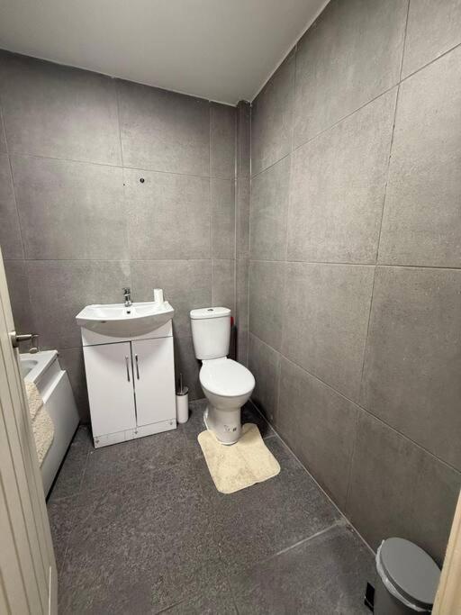Modern 1 Bedroom - 5 Min Walk From Princess Street Eb1 Edimburgo Exterior foto